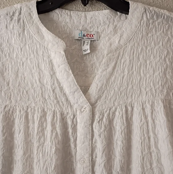 NWOT D&Co White All Over Embroidered Cotton Button Up Top - Picture 4 of 8
